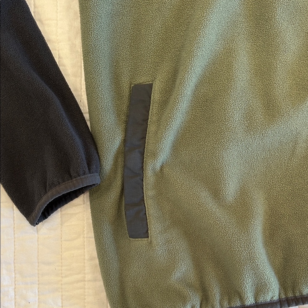 Columbia Women’s Olive and Charcoal Fleece Pullover - Picture 3 of 5